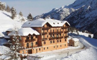 Hotel Locanda Locatori, Passo Tonale, External